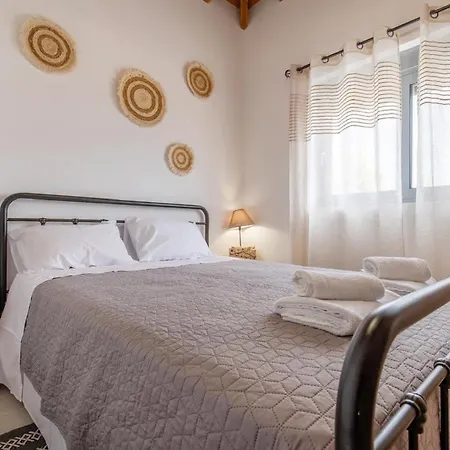 Ampeli Villa *